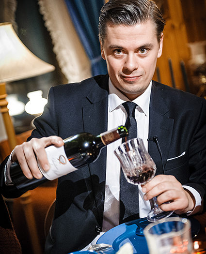 Sommelieren Pontus Dahlström är en stor vän av nordisk snaps. Men han är noga med att para ihop varje snapstyp med specifika maträtter.