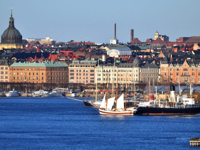 Stockholm är inte enbart kunglig idyll och Gamla stan, utan också en akut bostadsbrist och skyhöga hyror.