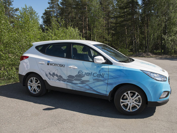 Gasbolaget Woikoski skaffade i vintras en vätgasdriven Hyundai ix35 för att slå ett slag för vätgasbilar i Finland.