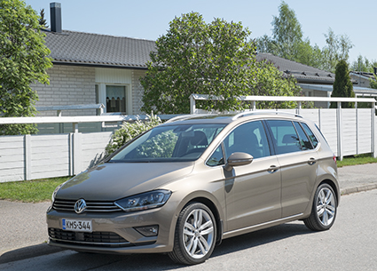 I Volkswagen Sportsvan kör man ungarna till hobbyer och raggar inte brudar.