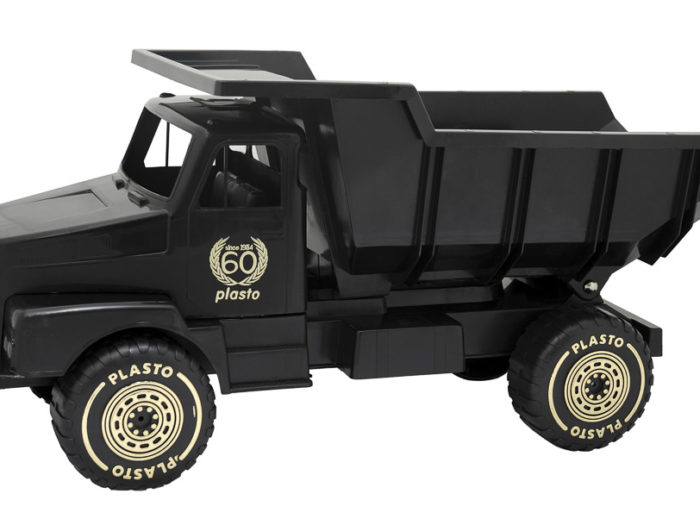 Limited edition. Plastos traditionella lastbil kom 1974. I år ges den ut i en specialversion för att fira företagets 60-årsjubileum.