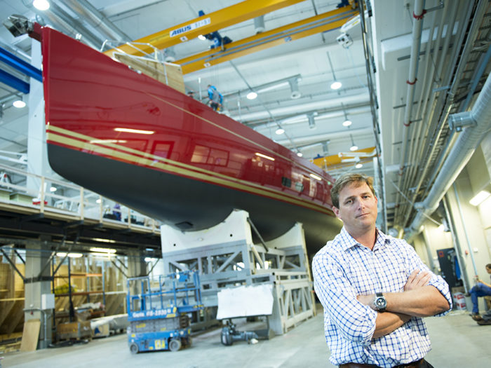 Med sina spektakulära segelbåtar har
Baltic Yachts placerat Larsmo på världskartan. Vd Henry Hawkins, som själv varit skeppare på flera Larsmobyggda båtar på olika ställen i världen, fortsätter legendbygget.