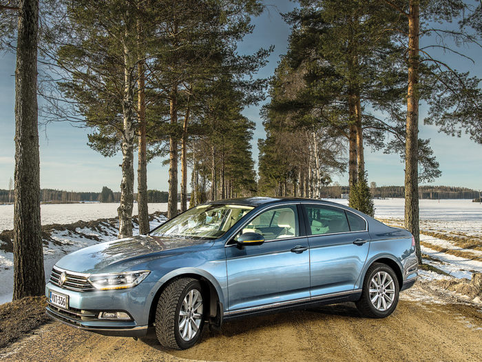 Som långfärdsfordon är VW Passat en fin bil att slappna av i, men smäckra linjer är inte alltid optimala för tillgängligheten.