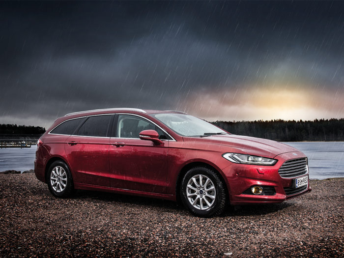 Världsbil med amerikanska förtecken. Nya Ford Mondeo är lättkörd, snygg och tyst på landsvägen.