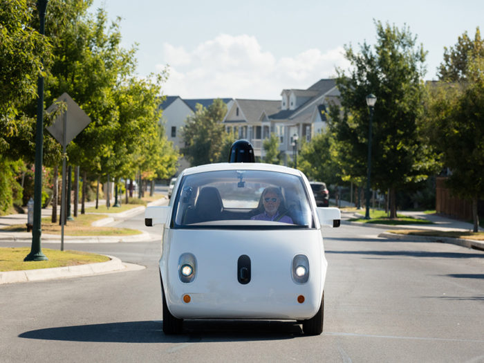 Full auto-nomi. Googles dotterbolag Waymo planerar göra självkörande bilar tillgängliga för allmänheten 2020, trots att bolaget nyligen mist många nyckelpersoner medan rivaler som Uber, Tesla och Mercedes-Benz tar in försprånget. Foto: Waymo