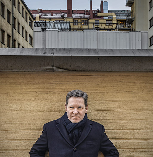 Den gutenbergska parentesen. ”Tidigare debatterade vi alla samma fakta. Nu styrs och förstärks vår verklighetsbild av algoritmer. Hur kan man då fatta beslut tillsammans och ha en demokrati?” undrar företagaren, författaren och mediedebattören Jaakko Tapaninen. Foto: Karl Vilhjálmsson