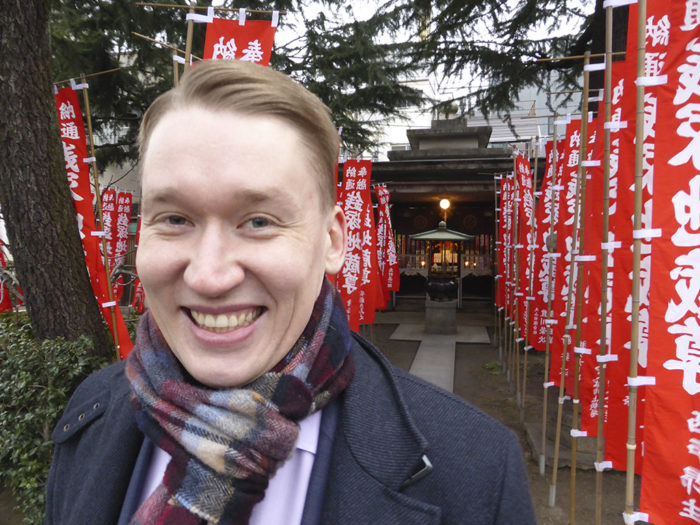 Slopar hierarkin. Japan är av tradition ett starkt hierarkiskt samhälle, och finländska Reaktors främsta styrka vid rekryteringen är att företaget saknar hierarki. Programutvecklare och övriga specialister uppskattar att de själva får bestämma hur målen ska uppnås, säger Aki Saarinen.