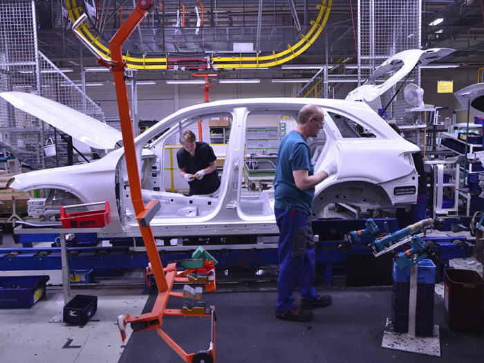 Process- och helhetstänk. För att motverka bilbranschens cykliska natur och minska beroendet av enskilda kontrakt med stora märken har Valmet Automotive breddat sitt fokus mot heltäckande planeringslösningar samt produktutveckling och simulering.