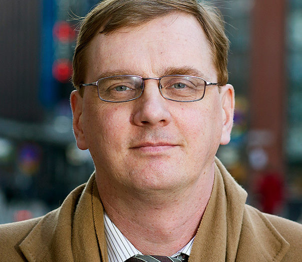 Kai Nordlund är professor i beräkningsmaterialfysik vid Helsingfors universitet.