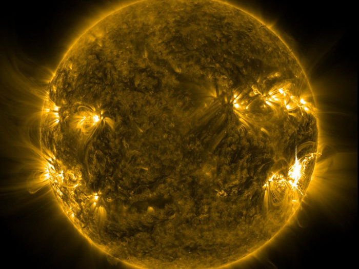 Urladdning. Solaktivitet i början av juli 2012. Senare samma månad inträffade en flare, den kraftigaste typen av solutbrott, motsvarande en miljard vätebomber. Foto: Nasa