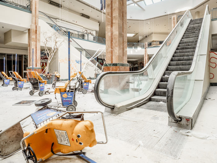 Den enes död ... Medan shoppingcentra och kvartersbutiker genomgår en ökenvandring så tjänar webbhandeln, med Amazon i spetsen, storkovan. Foto: Flickr