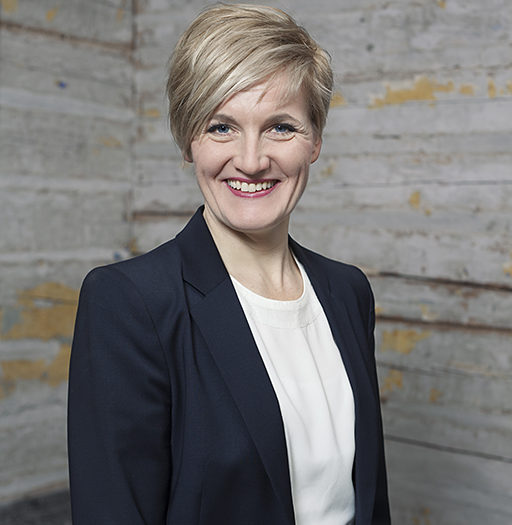 Elli Flén är PR-konsult som gärna tar bladet från munnen.