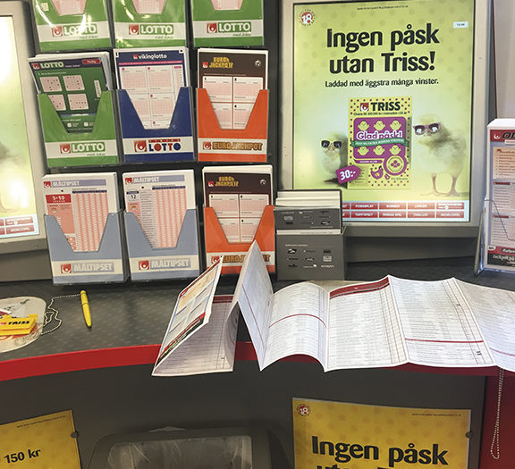 Spelhörna. Sveriges regering kapitulerar inför webbens realiteter som har sprungit förbi försöken till statlig kontroll – och Svenska Spel avstår monopolet inom vadslagning på matcher i Sverige. Foto: Mostphotos