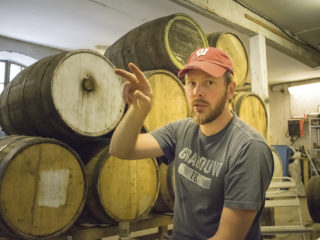 Det är viktigt att visa att gårdsförsäljning inte alls är ett hot mot monopolet, säger Daniel Norlindh på mikrobryggeriet Brewing Költur.