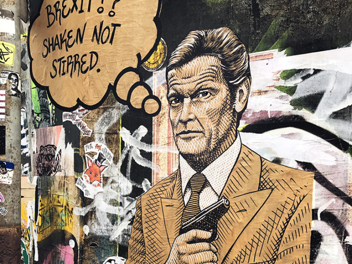 Shaken, not stirred. Med stel överläpp seglar britterna in mot okända vatten i och med brexit. Bild: Flickr
