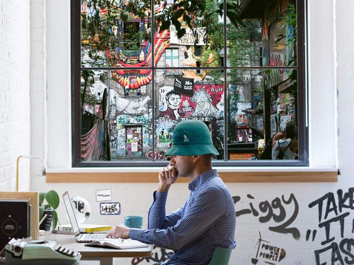 Individualitet och originalitet betonas. Stereotypierna kring hiphop och bilden av entreprenörskap kommer från väldigt olika världar. Hiphop och entreprenörsmentaliteten går trots det mycket väl ihop.