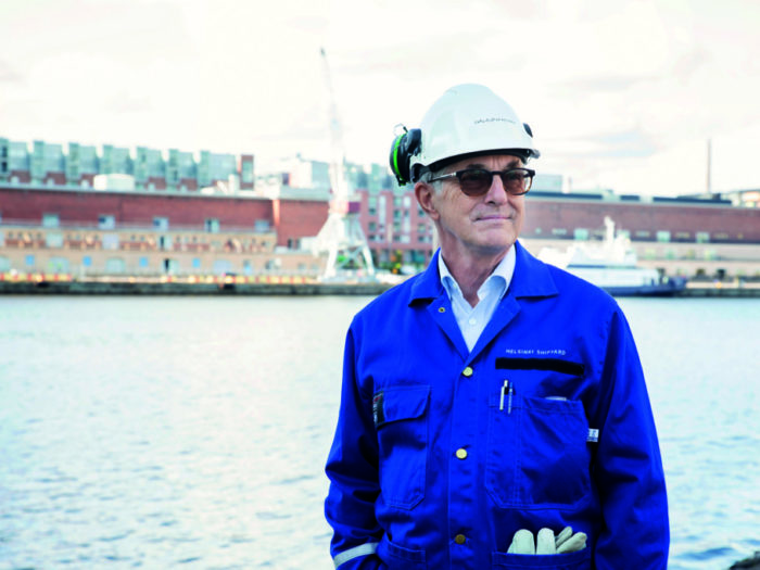 Carl-Gustaf Rotkirch, vd för Helsinki Shipyard, är överraskad över hur väl distansarbetet har fungerat under coronapandemin. ”Tack vare motiverade anställda har produktiviteten bibehållits, trots de annorlunda förhållandena”, säger han. Foto: Jukka Holopainen/Vapa Media